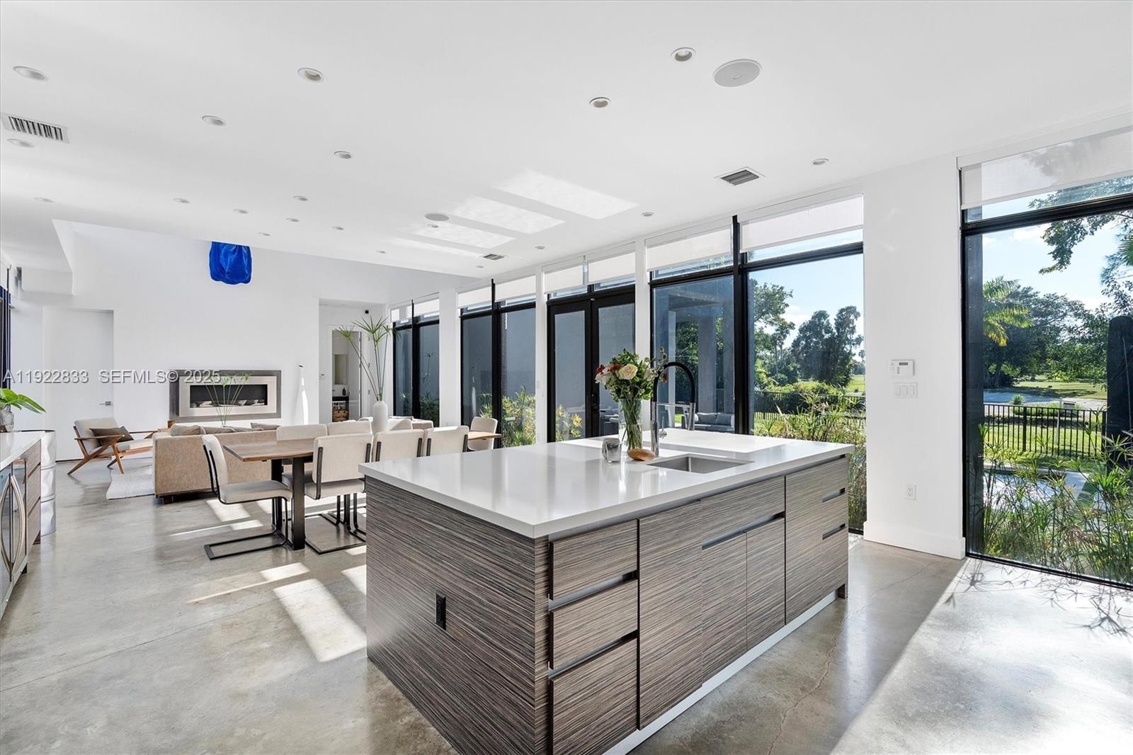 1009 NE 104th St Miami Shores, FL 33138