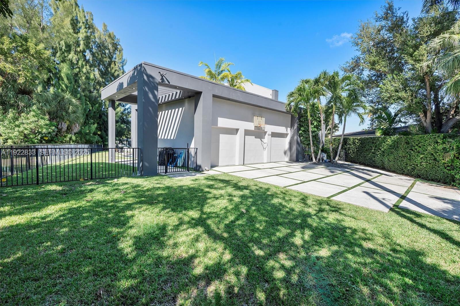 1009 NE 104th St Miami Shores, FL 33138