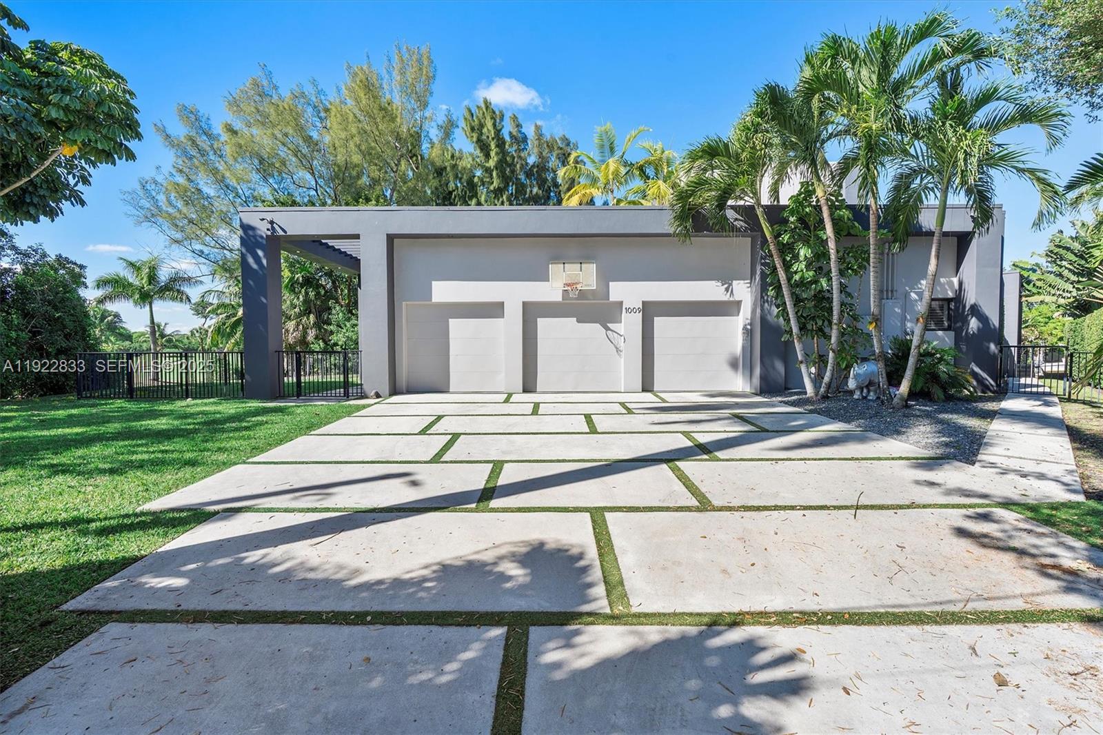 1009 NE 104th St Miami Shores, FL 33138