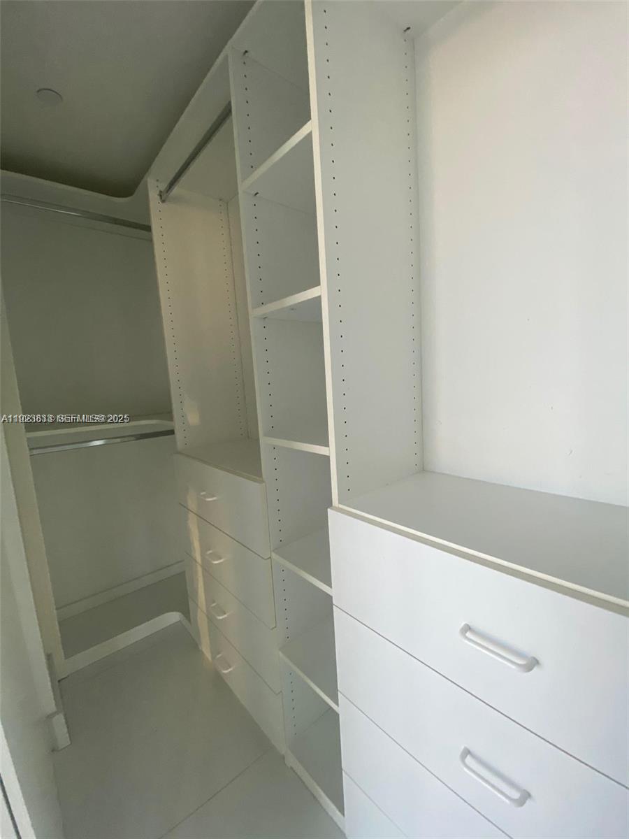 495 Brickell Ave #2902 Miami, FL 33131