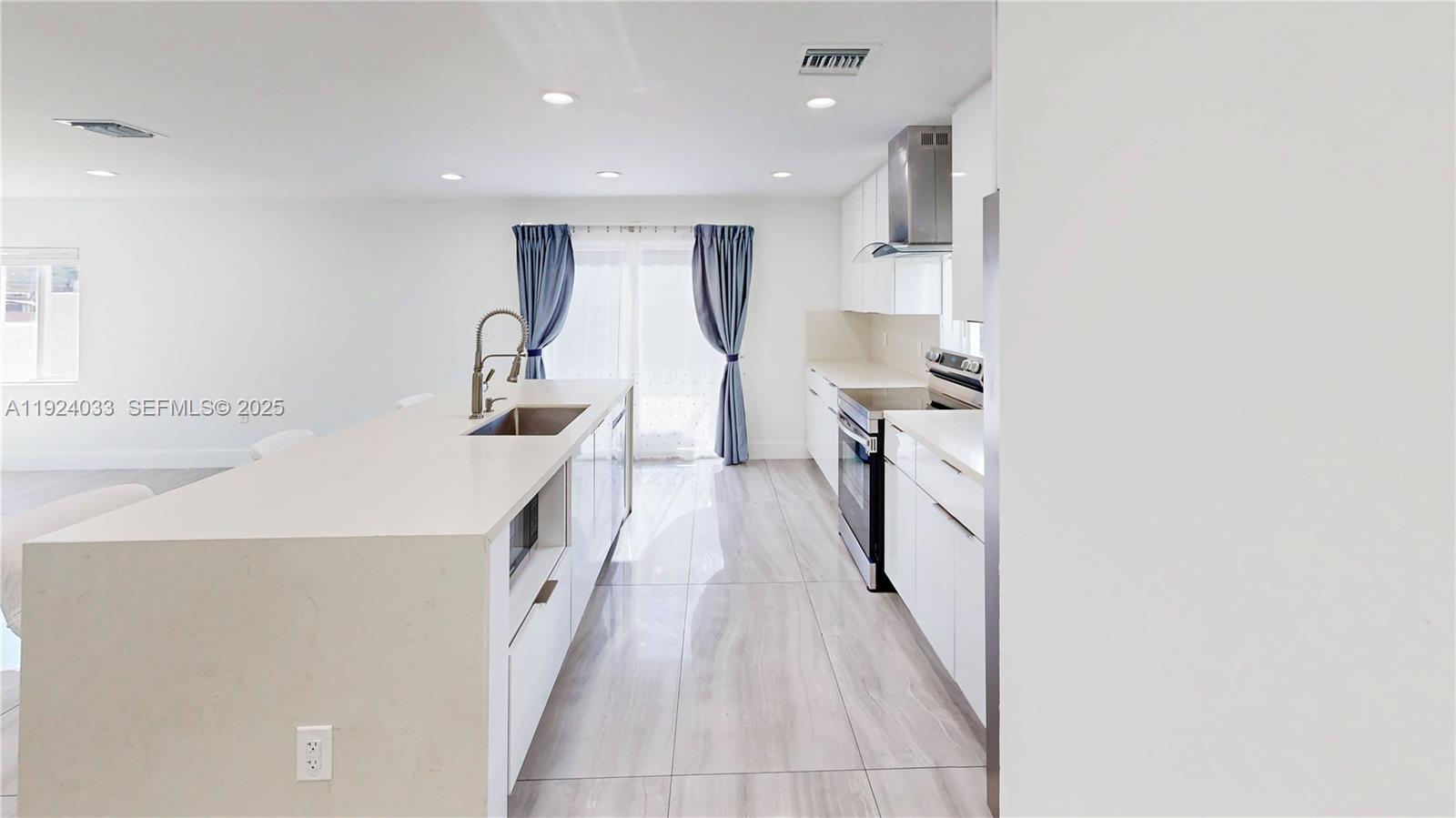 1886 NW 68th St Miami, FL 33147