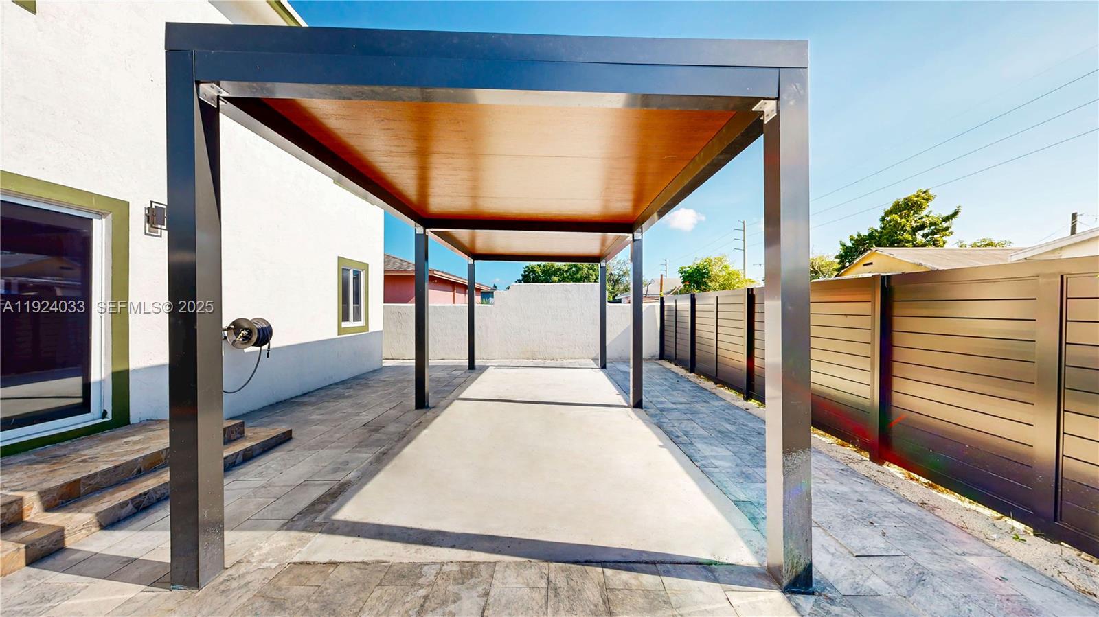 1886 NW 68th St Miami, FL 33147