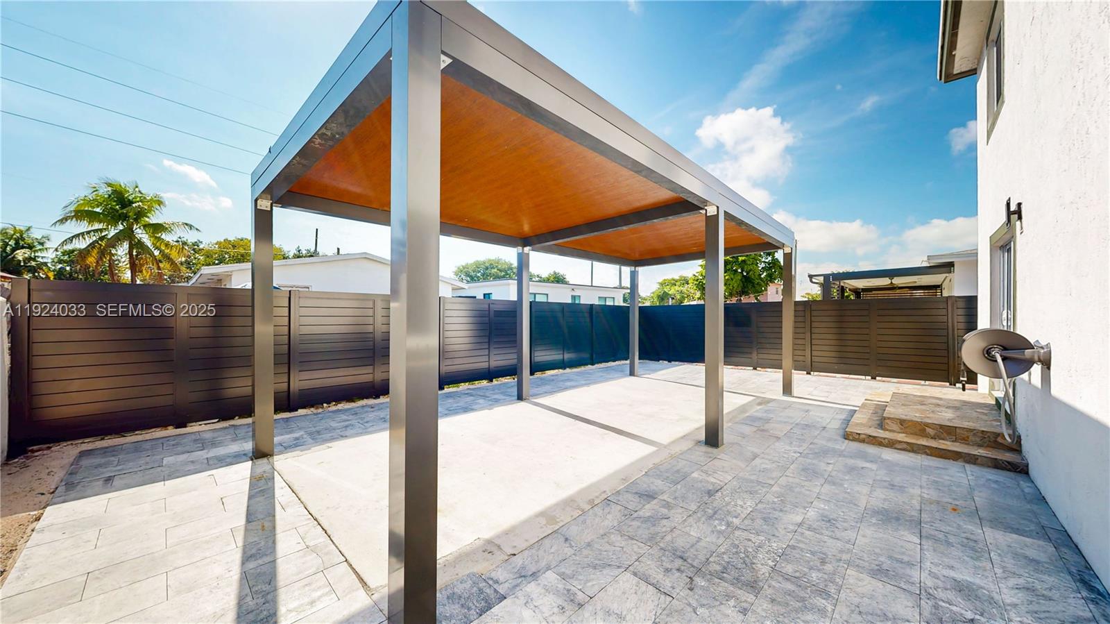 1886 NW 68th St Miami, FL 33147