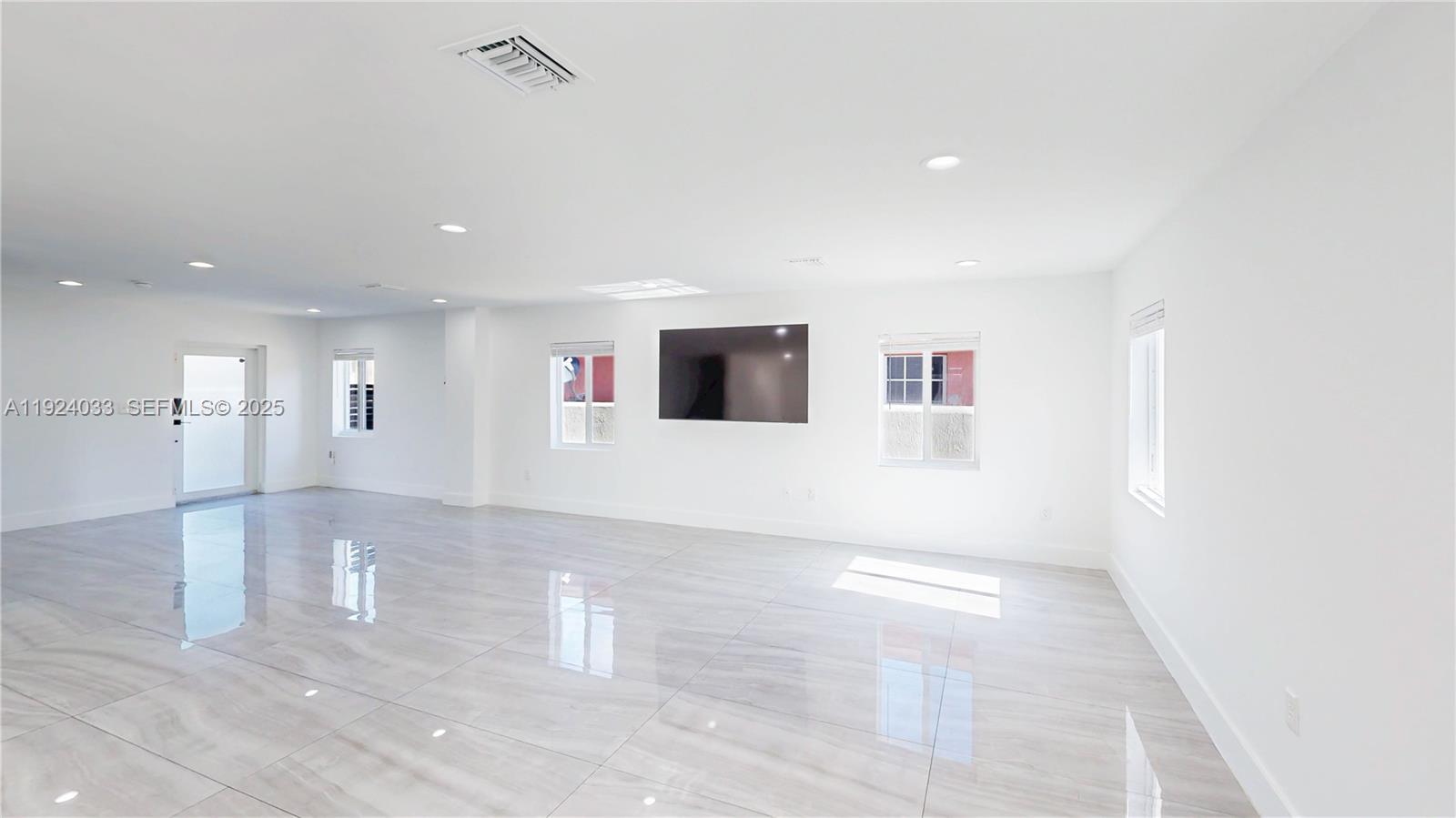 1886 NW 68th St Miami, FL 33147