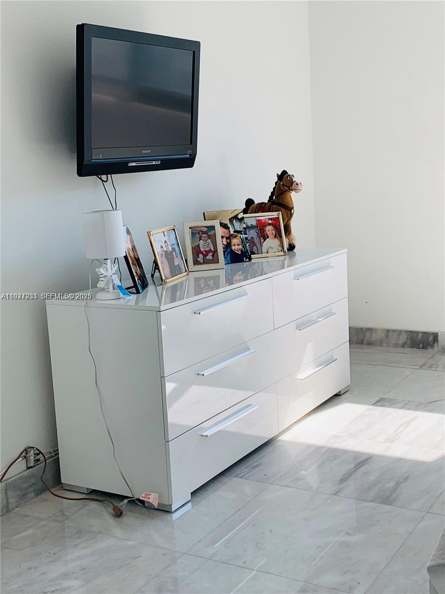 19380 Collins Ave #1423 Sunny Isles Beach, FL 33160