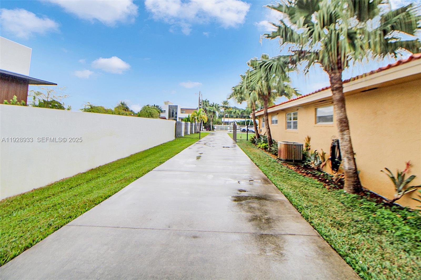 50 SW 130th Ave Miami, FL 33184