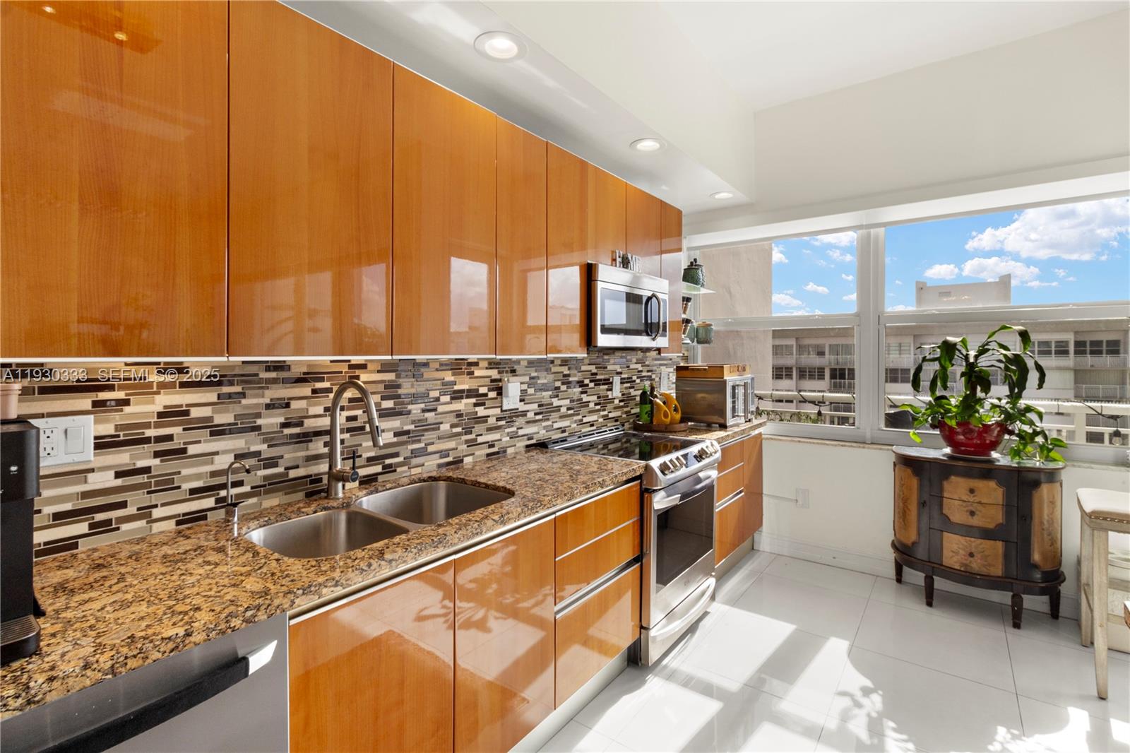 18061 Biscayne Blvd #PH01 Aventura, FL 33160