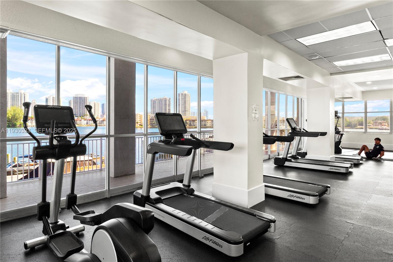 18061 Biscayne Blvd #PH01 Aventura, FL 33160