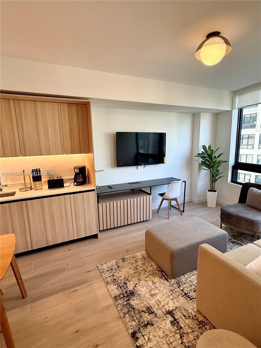 225 N Miami Ave #1604 Miami, FL 33128