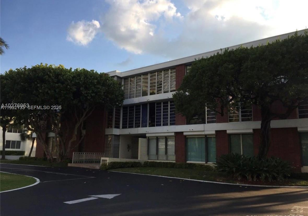 10210 Collins Ave #306 Bal Harbour, FL 33154