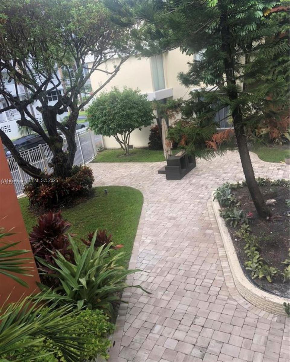 10210 Collins Ave #306 Bal Harbour, FL 33154