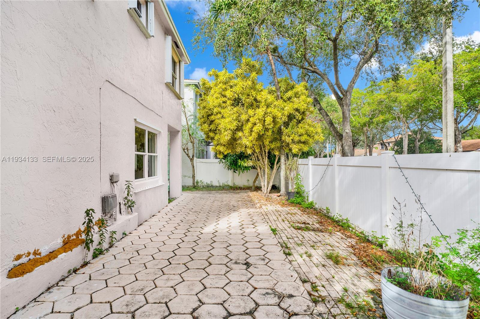 11910 NW 12th St Pembroke Pines, FL 33026