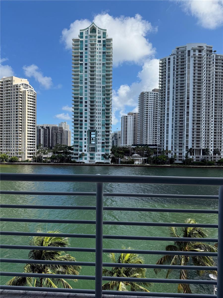325 S Biscayne Blvd #621