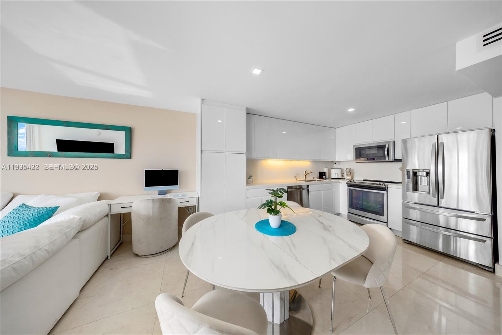 465 Ocean Dr #1008 Miami Beach, FL 33139