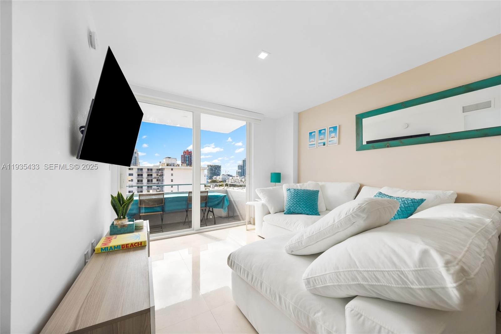 465 Ocean Dr #1008 Miami Beach, FL 33139