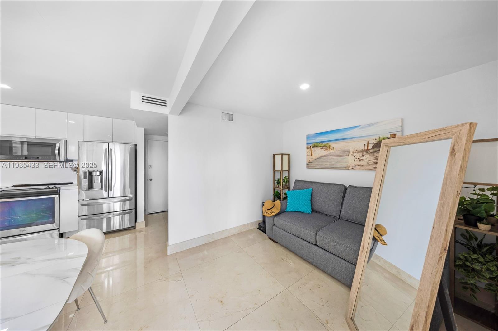 465 Ocean Dr #1008 Miami Beach, FL 33139