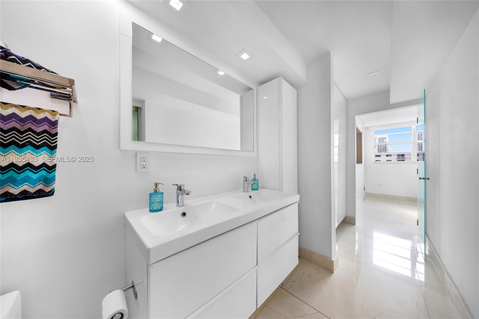 465 Ocean Dr #1008 Miami Beach, FL 33139