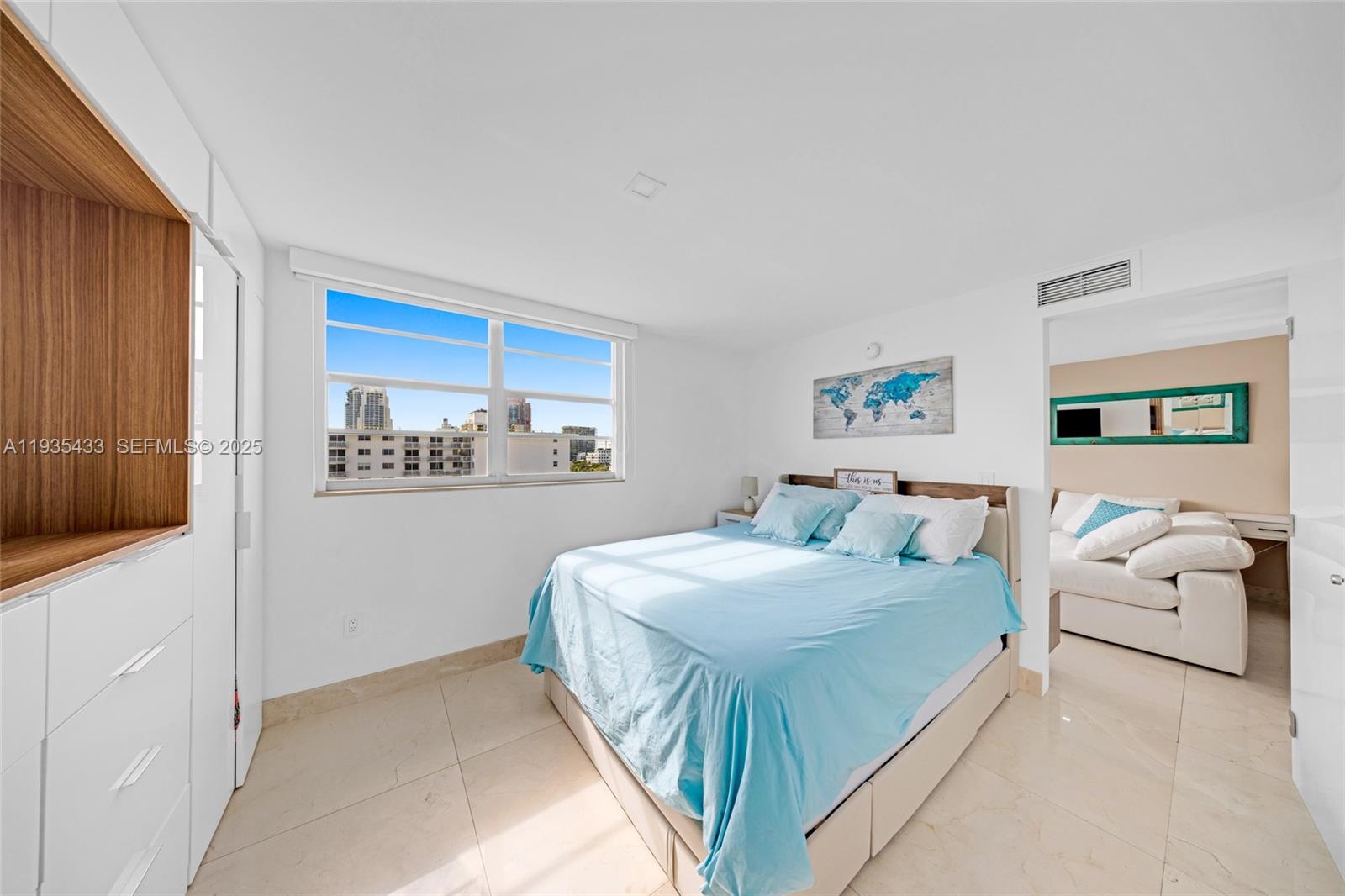 465 Ocean Dr #1008 Miami Beach, FL 33139