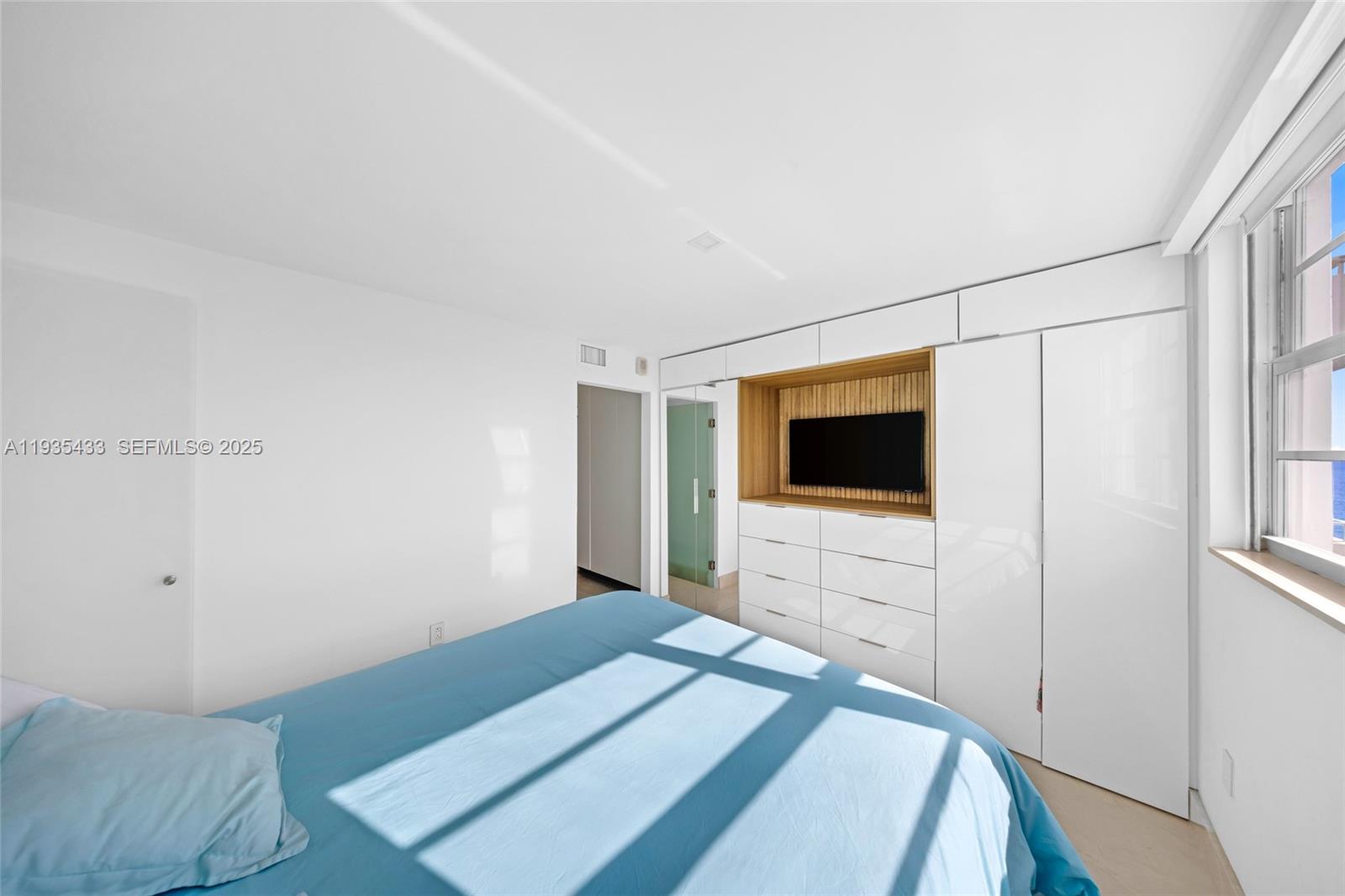 465 Ocean Dr #1008 Miami Beach, FL 33139