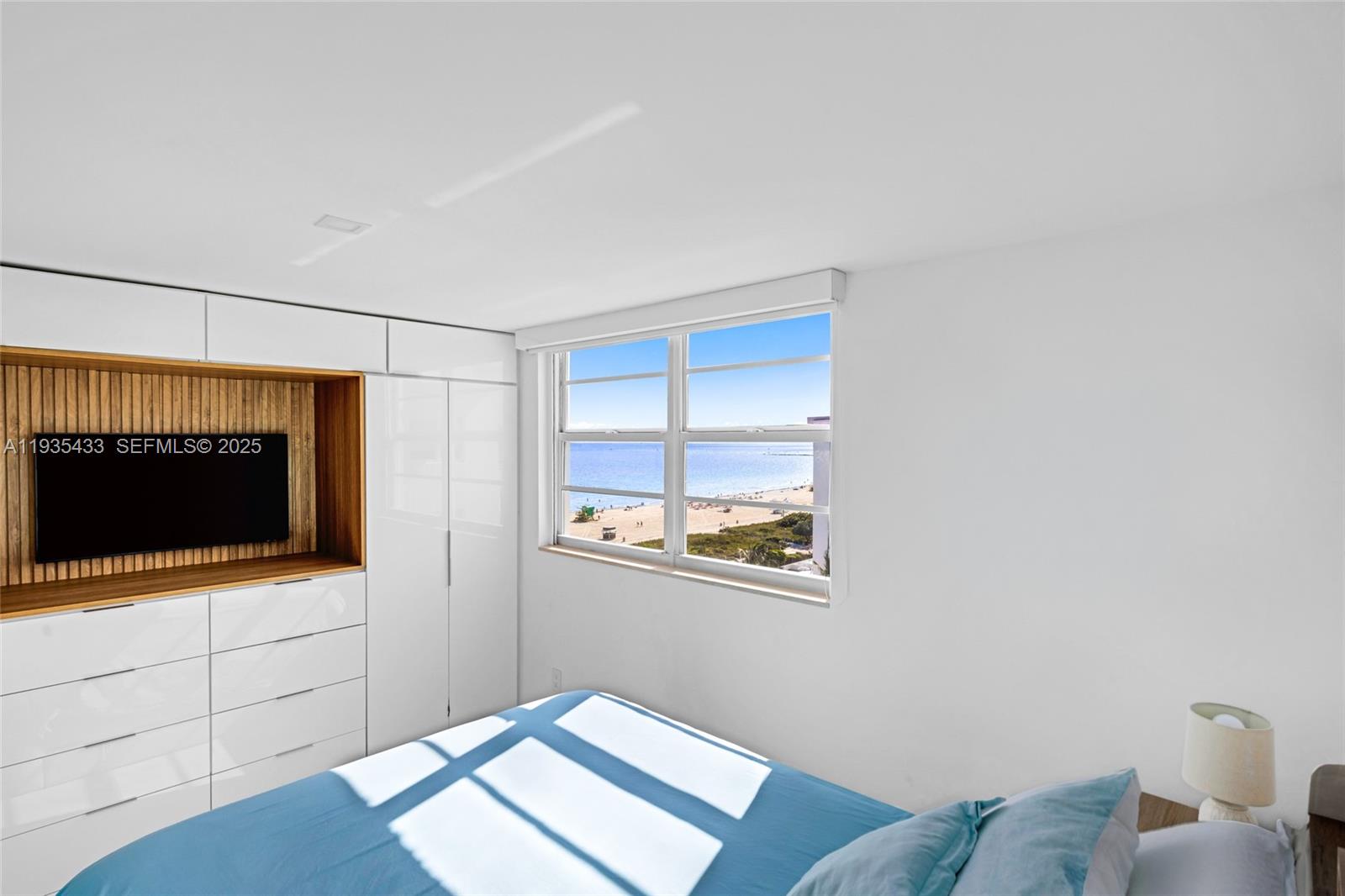 465 Ocean Dr #1008 Miami Beach, FL 33139