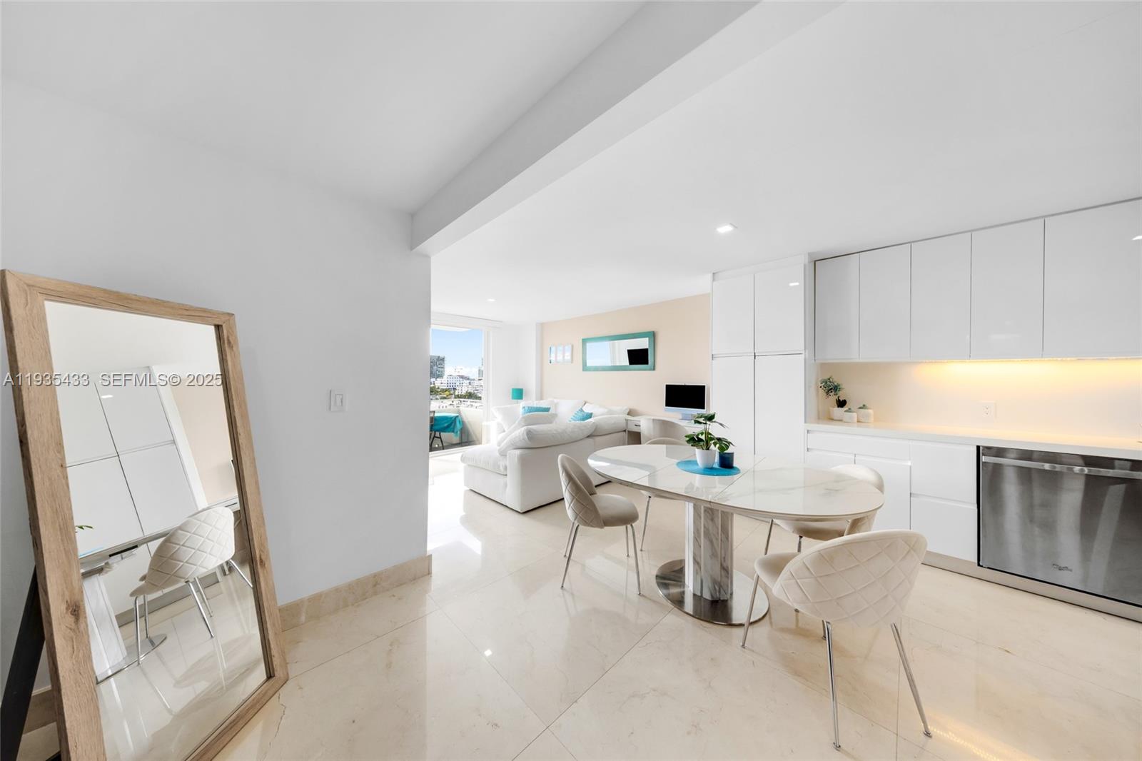 465 Ocean Dr #1008 Miami Beach, FL 33139