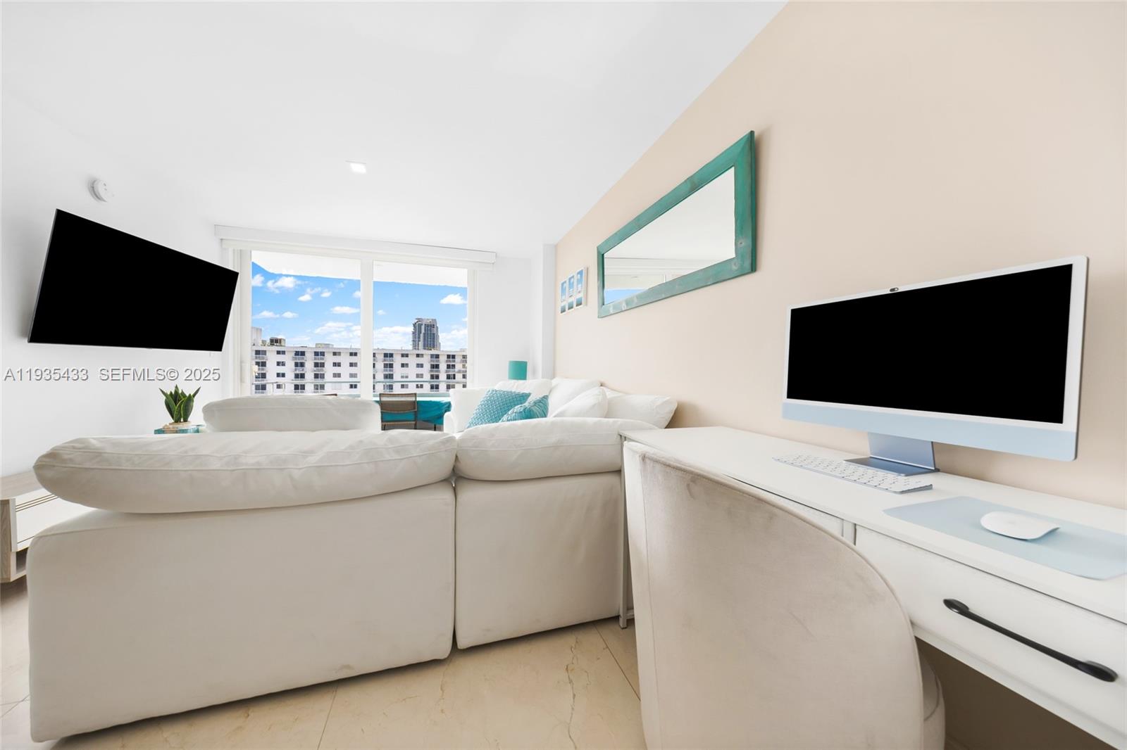 465 Ocean Dr #1008 Miami Beach, FL 33139