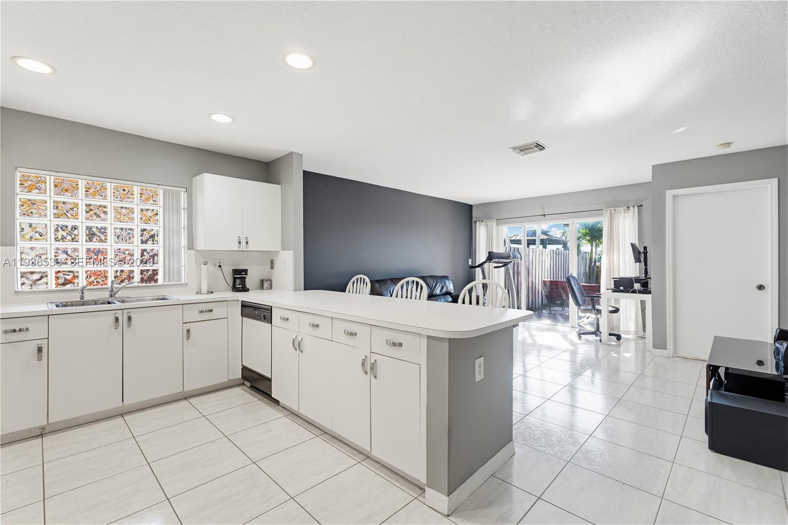 15474 SW 32nd Ter Miami, FL 33185