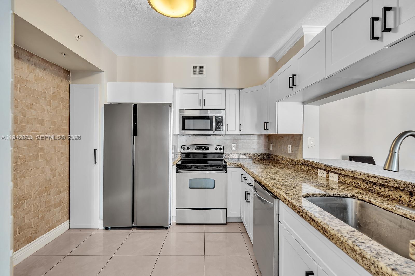 image Porto Bellagio Condo9