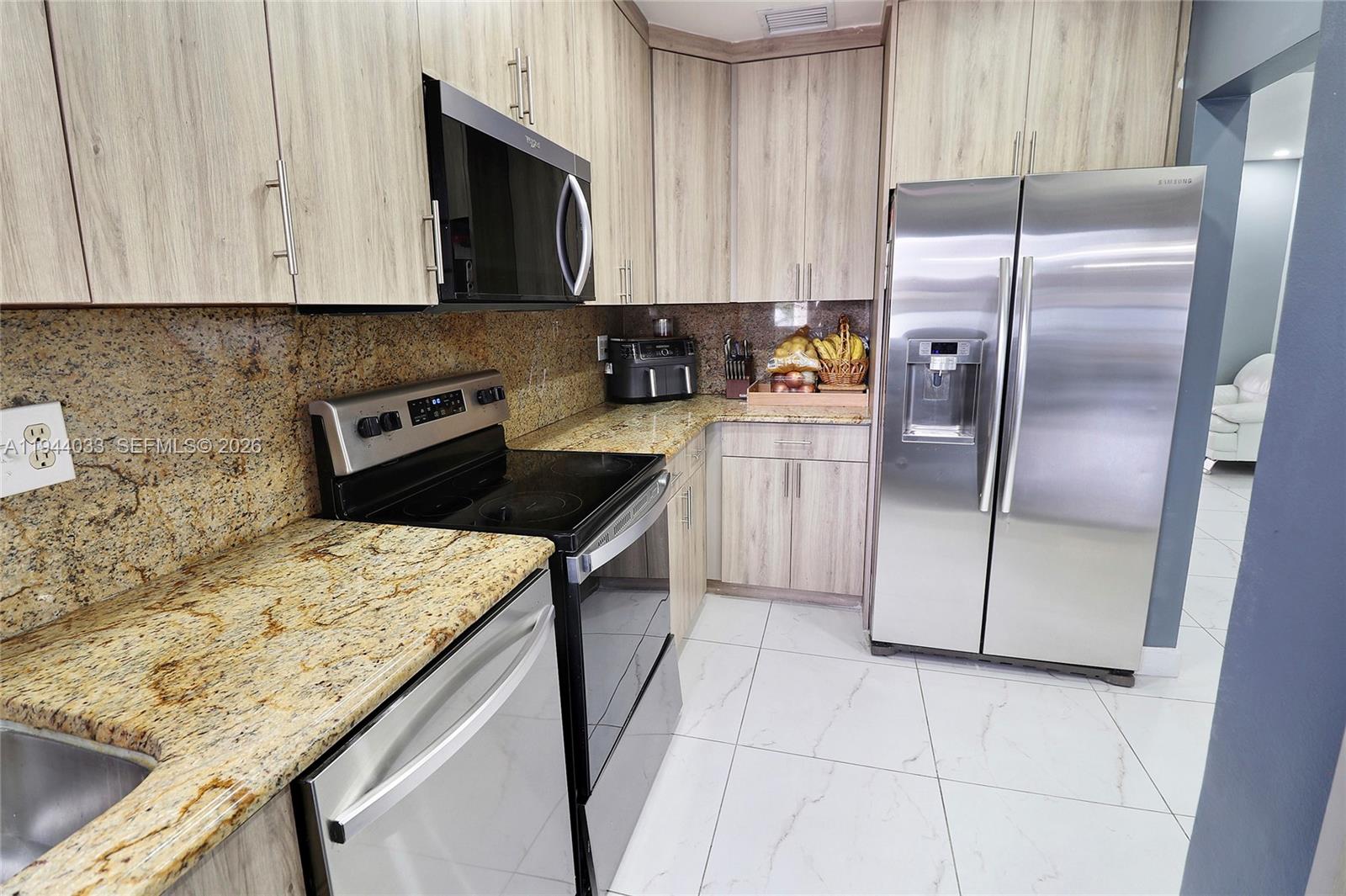 591 SE 5th St Hialeah, FL 33010