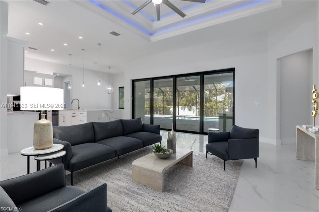 2406 SW 54th Ln Cape Coral, FL 33914