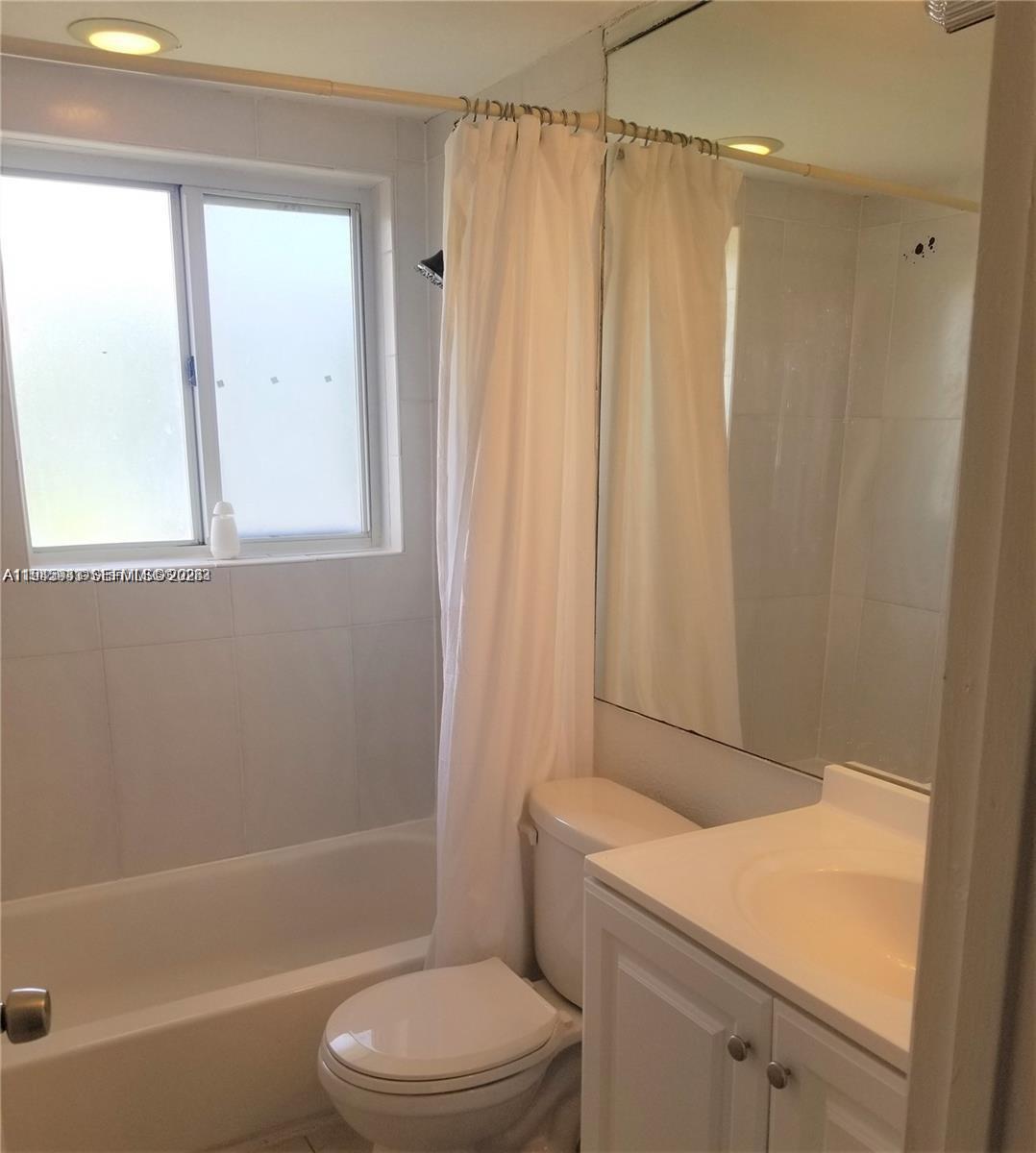 941 NE 169th St #216 North Miami Beach, FL 33162