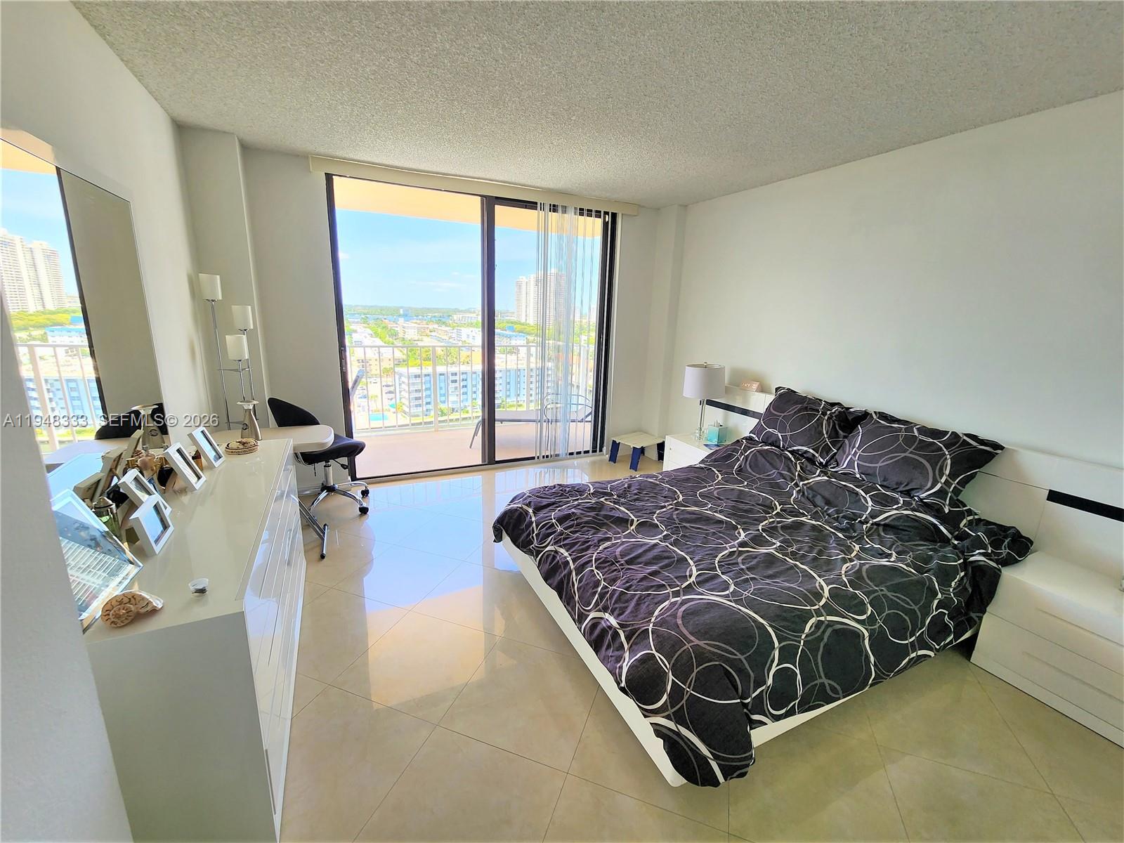 image Winston Towers 70014