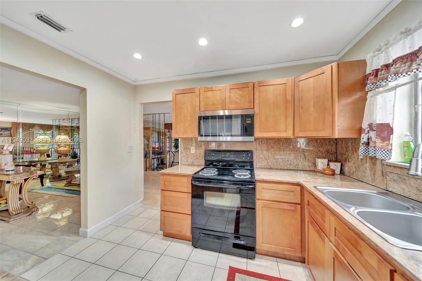 244 NW 43rd St Miami, FL 33127