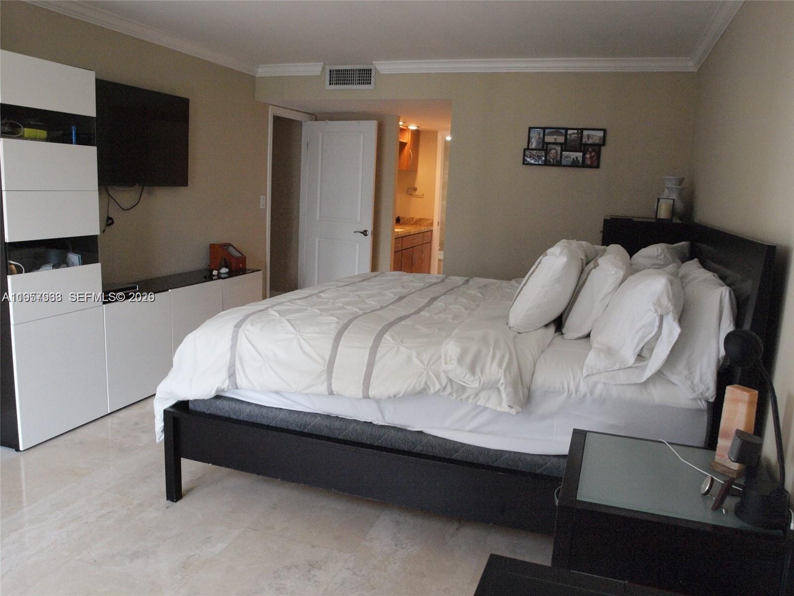 image Brickell Place II23