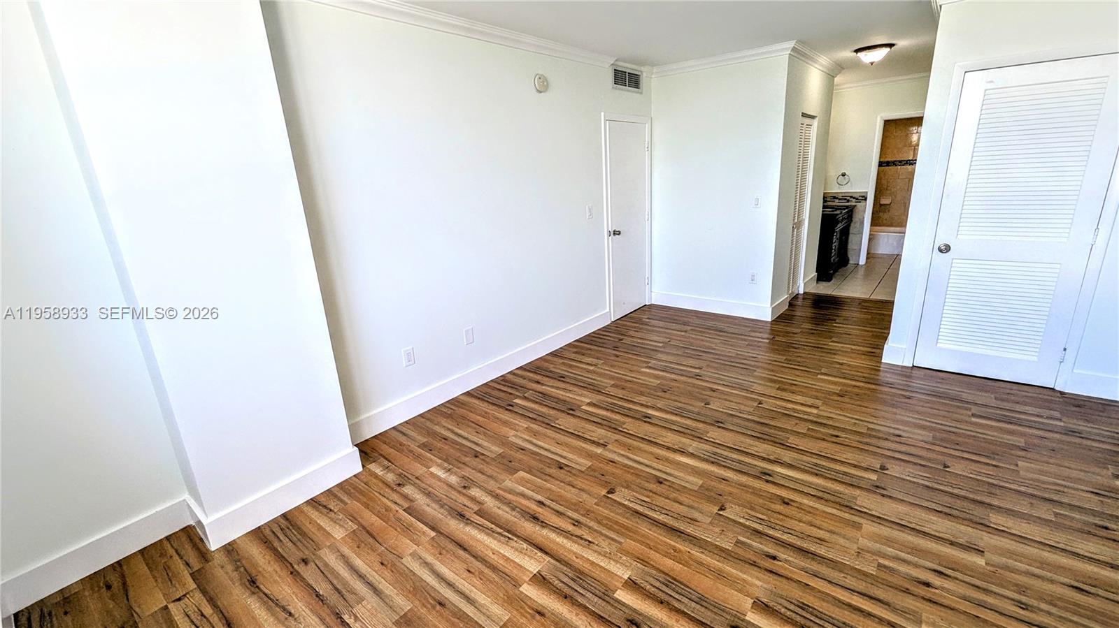 300 Bayview Dr #206 Sunny Isles Beach, FL 33160