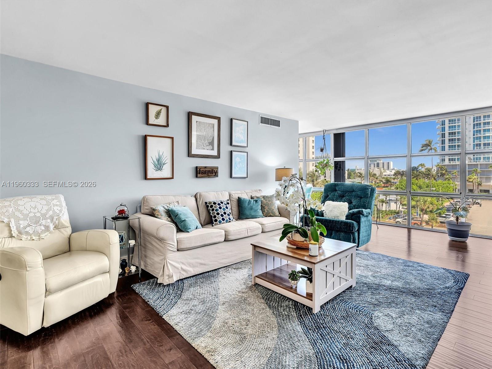 6423 Collins Ave #409 Miami Beach, FL 33141