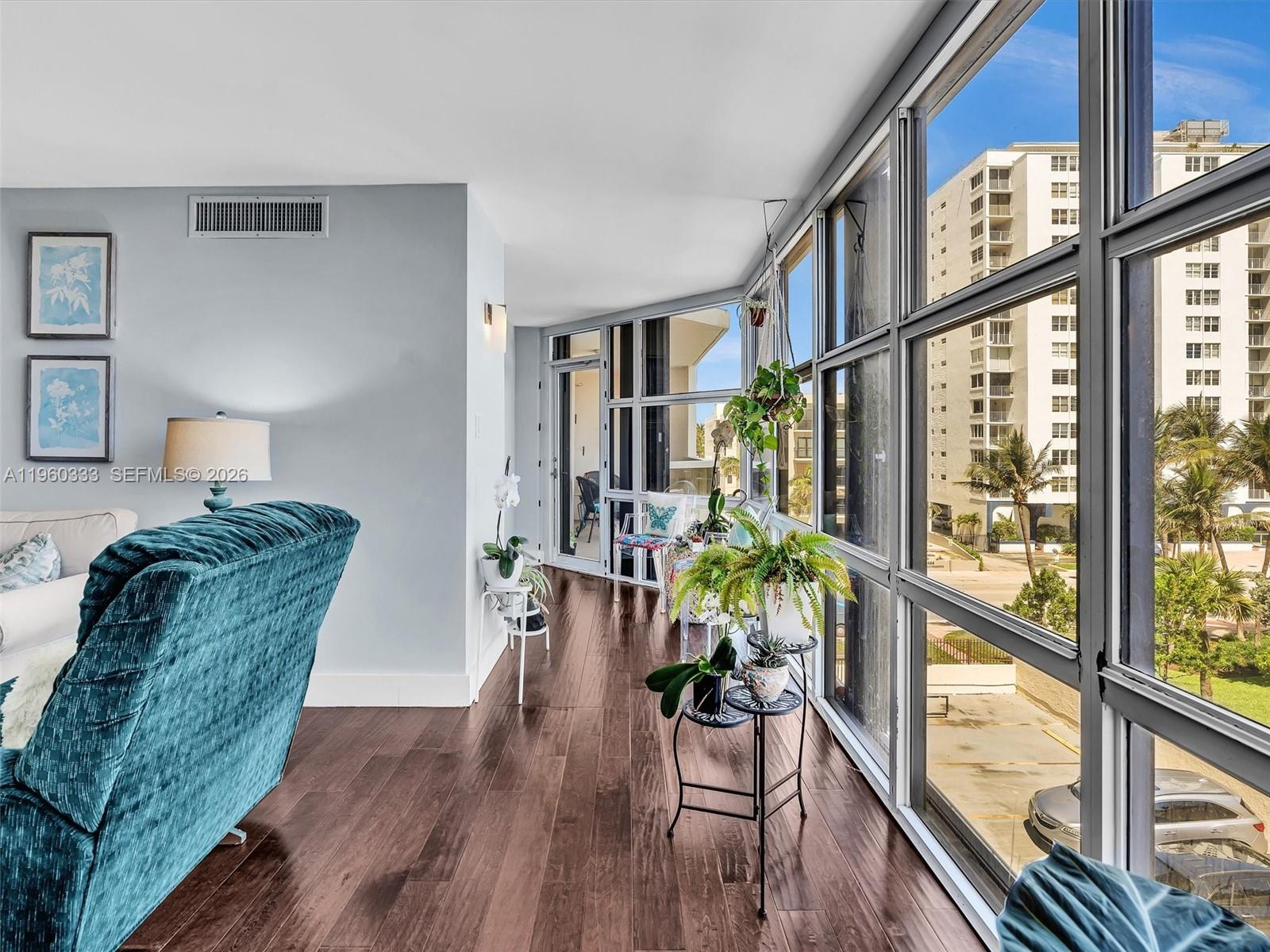 6423 Collins Ave #409 Miami Beach, FL 33141