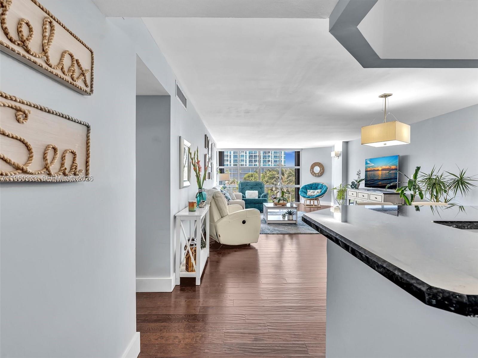 6423 Collins Ave #409 Miami Beach, FL 33141