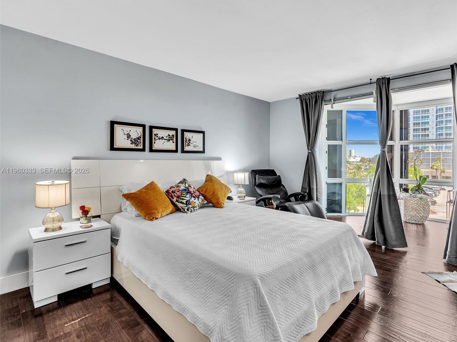 6423 Collins Ave #409 Miami Beach, FL 33141