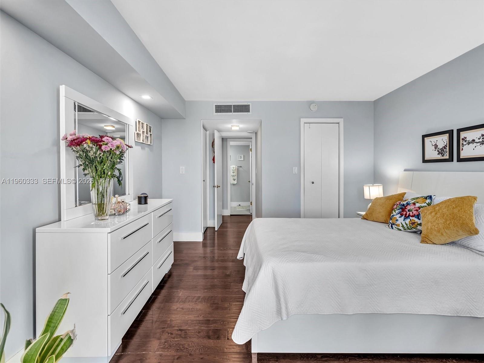 6423 Collins Ave #409 Miami Beach, FL 33141