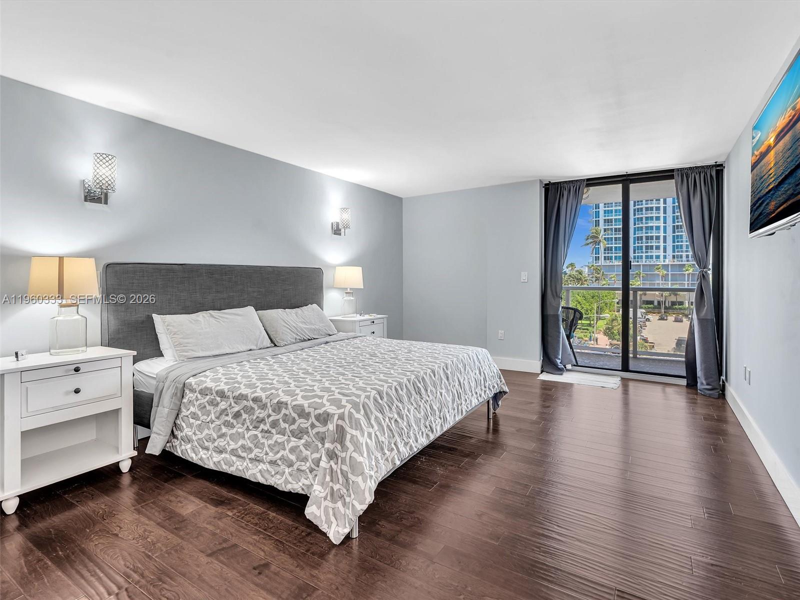 6423 Collins Ave #409 Miami Beach, FL 33141