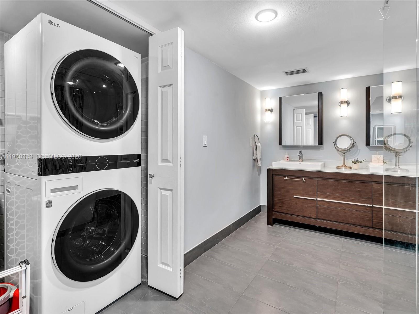 6423 Collins Ave #409 Miami Beach, FL 33141