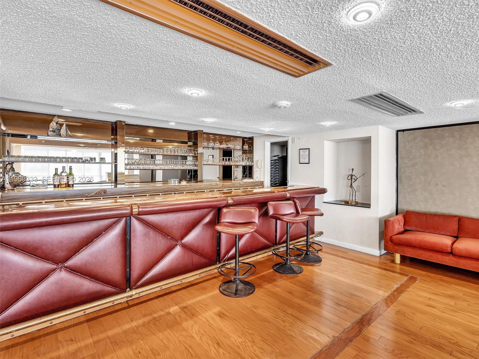 6423 Collins Ave #409 Miami Beach, FL 33141