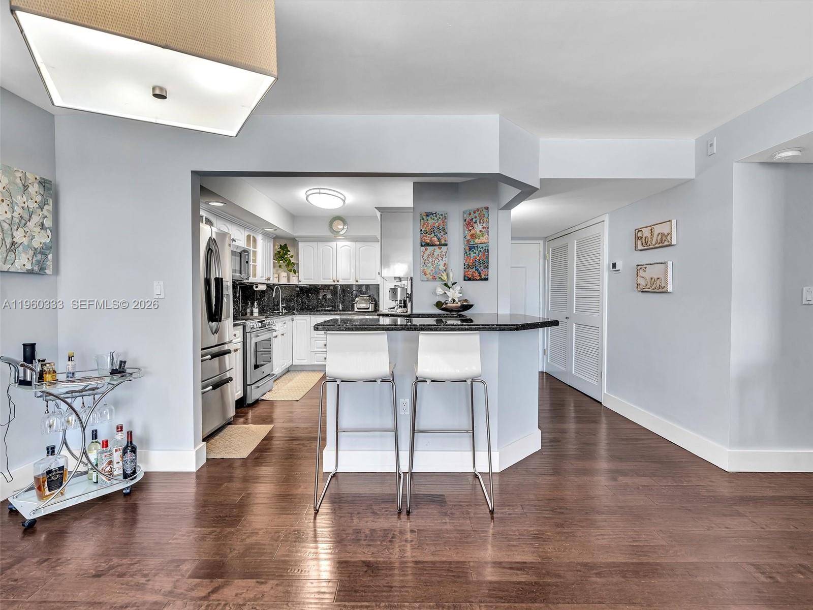 6423 Collins Ave #409 Miami Beach, FL 33141