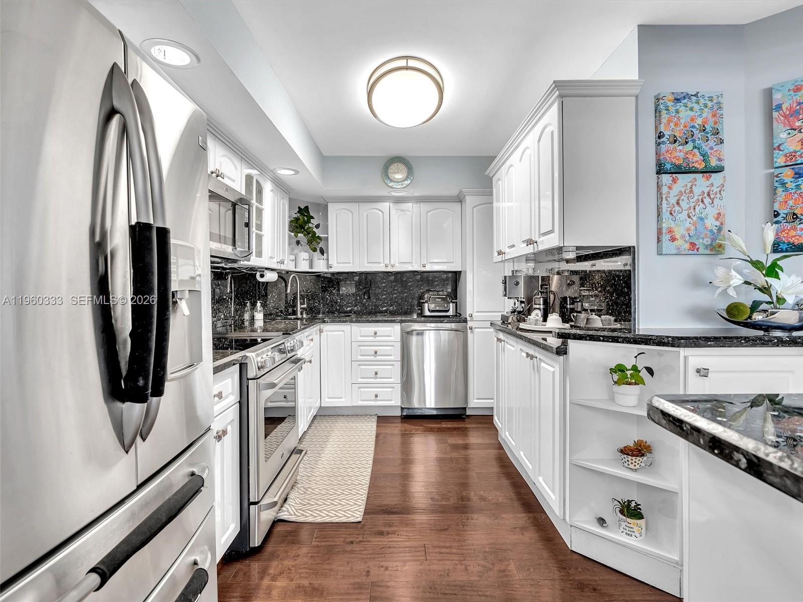 6423 Collins Ave #409 Miami Beach, FL 33141