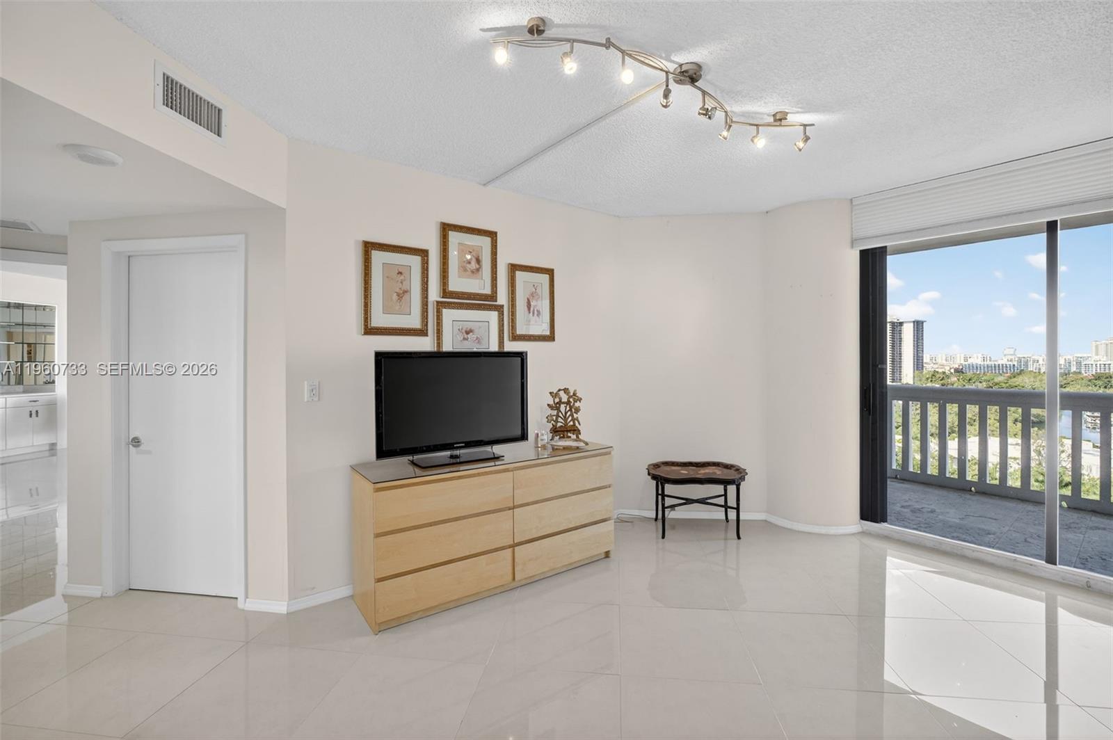 2000 Island Bl #1109 Aventura, FL 33160