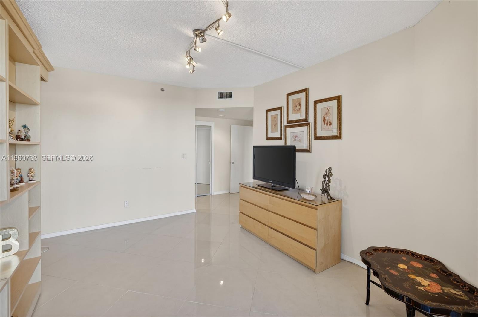 2000 Island Bl #1109 Aventura, FL 33160