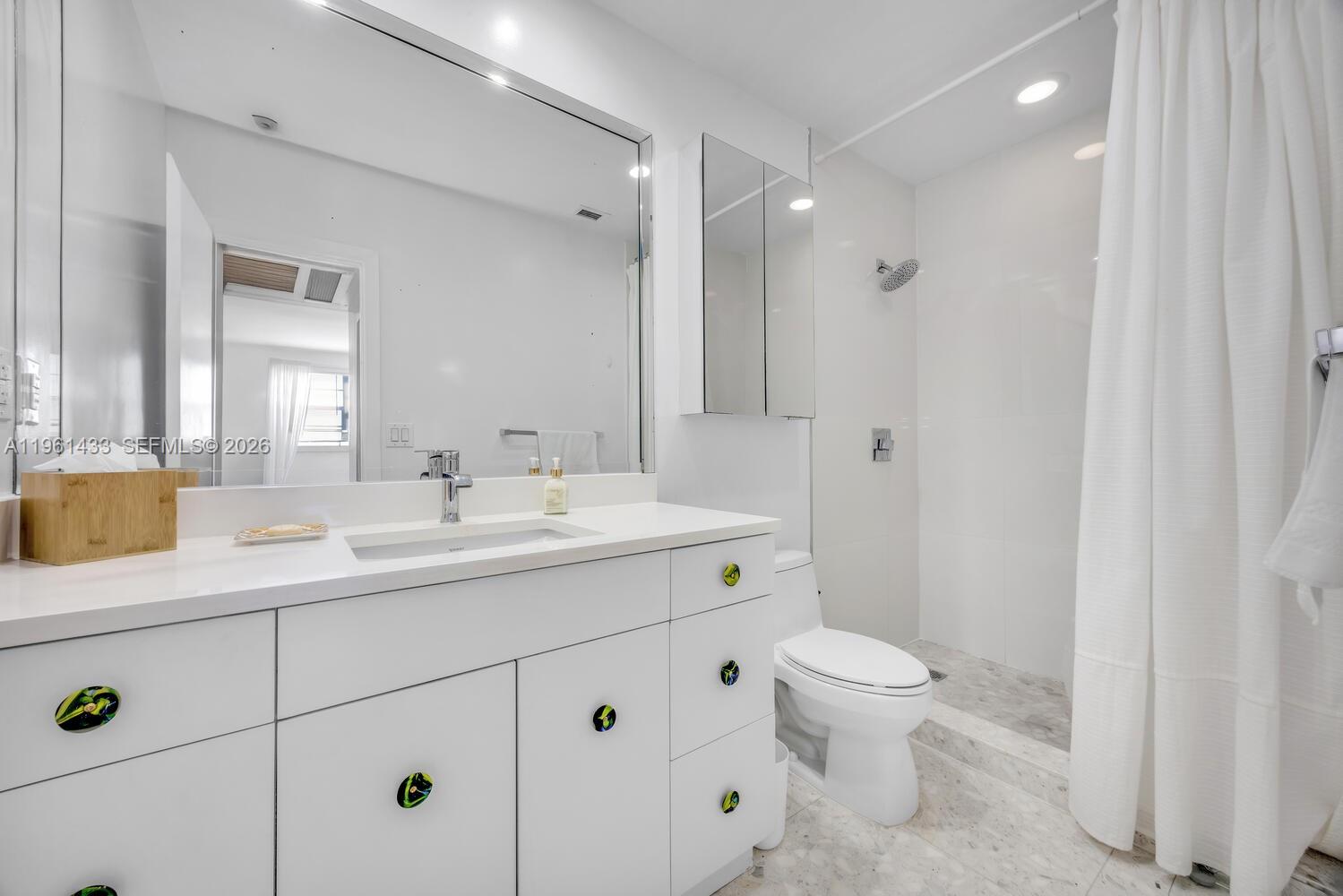 90 Edgewater Dr #PH25 Coral Gables, FL 33133