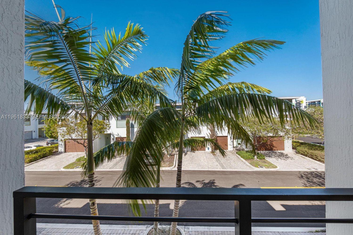 4480 NW 8th Pl Plantation, FL 33317