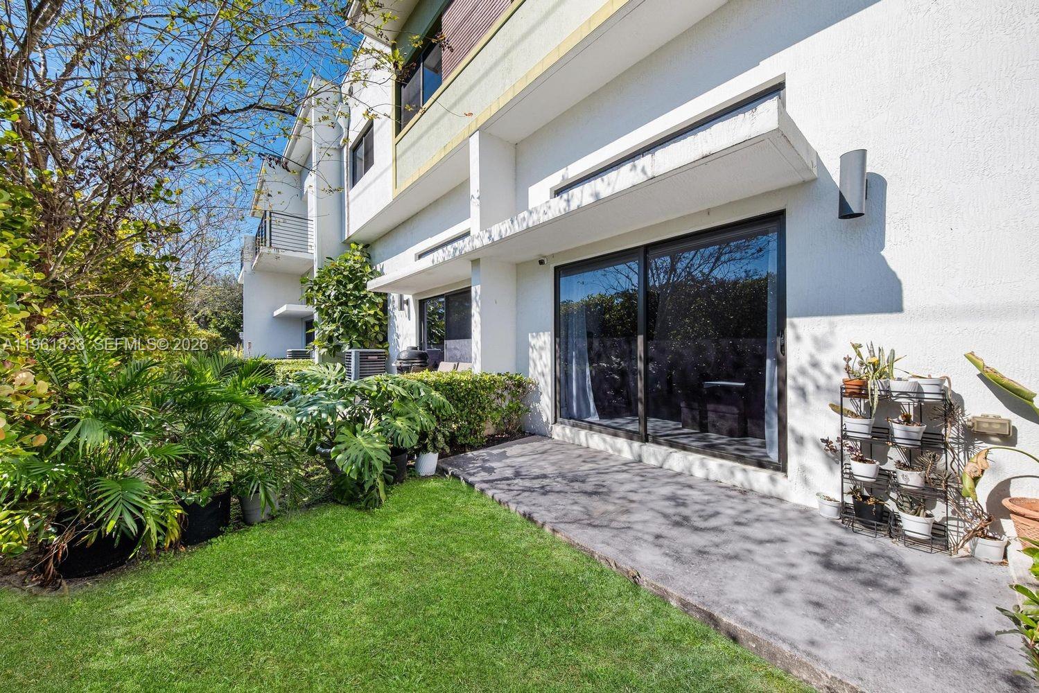 4480 NW 8th Pl Plantation, FL 33317